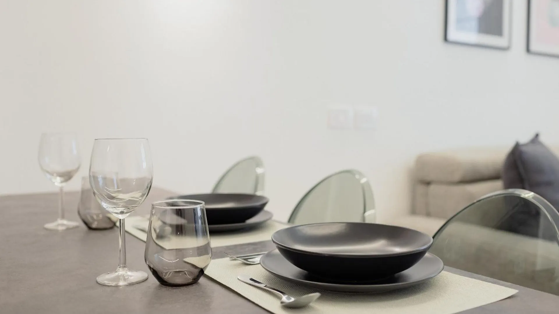 Gohost - Loft&Living Apartments Milan 0*,